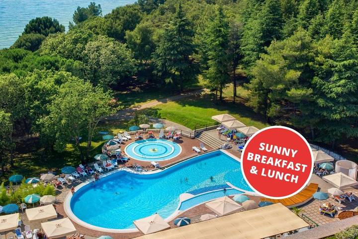 Hôtel pour 3 personnes, avec jardin ainsi que bassin pour enfant et piscine