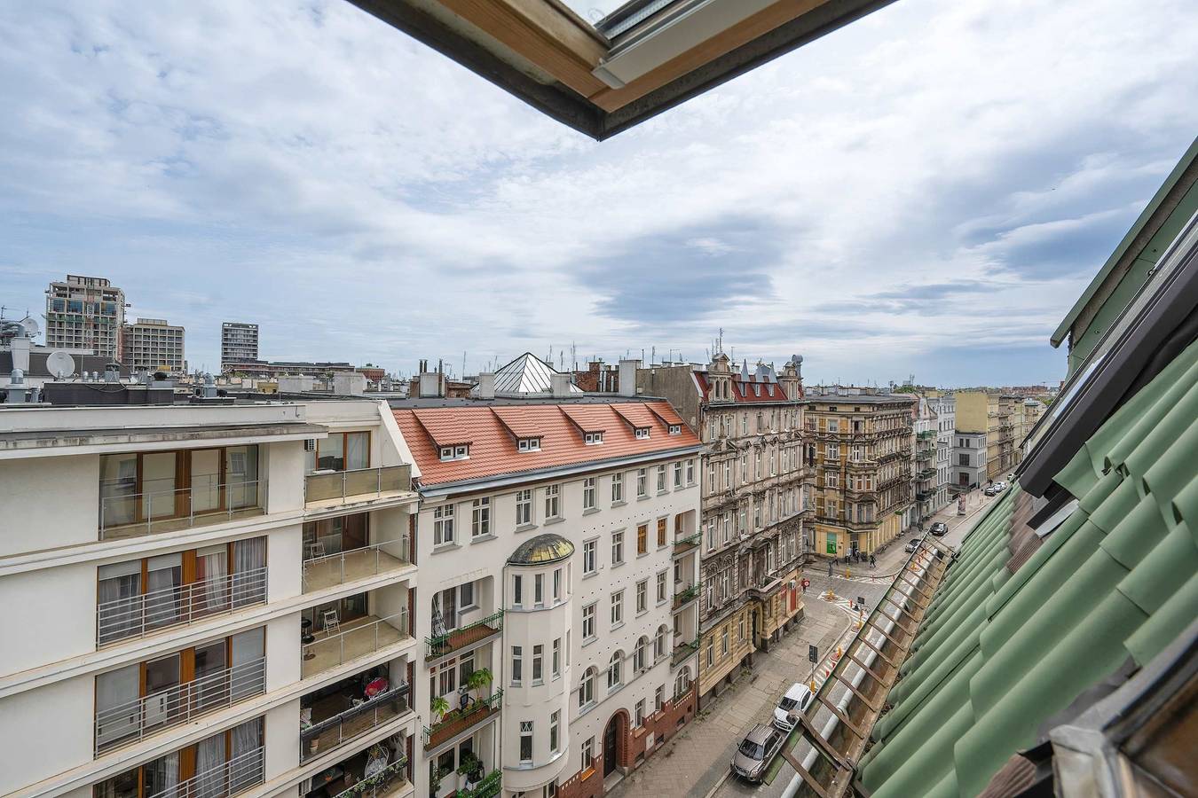 Entire studio, Komuny Paryskiej 49-51 Wroc aw Functional Studio Close to the Old Town in Wrocław, Lower Silesia