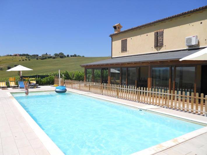 Location de vacances pour 2 personnes, avec bassin pour enfant et jardin ainsi que piscine et vue à Loro Piceno - 4