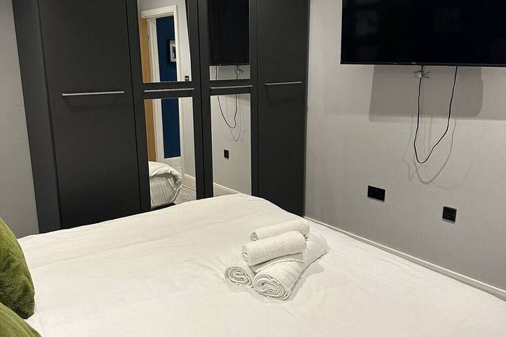 Entire apartment, Jacuzzi Cottage in Watford - Quiet and relaxing in Hertfordshire