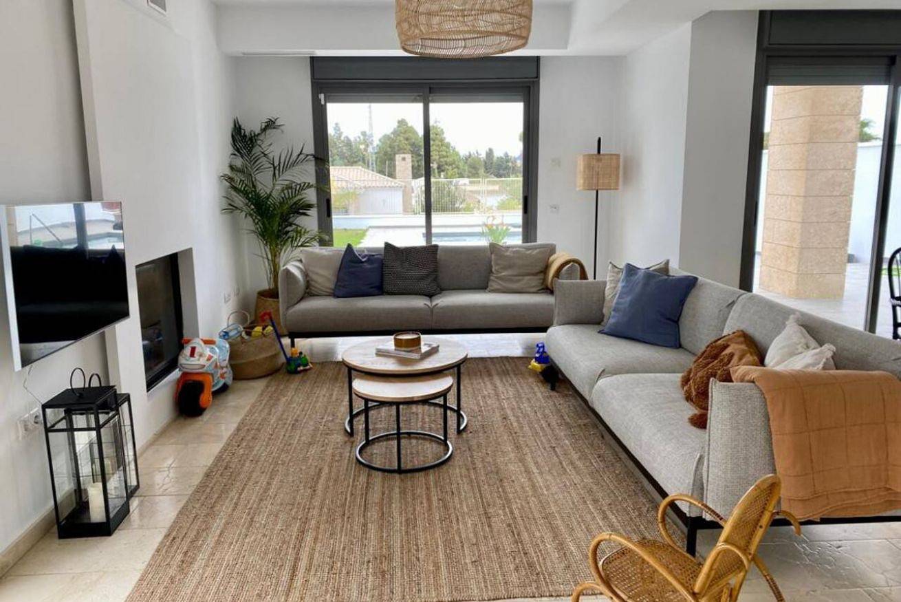 ✨Luxury Villa – Private Pool & Parking , 2 km from La Barrosa Beach in Playa La Barrosa, Chiclana de la Frontera