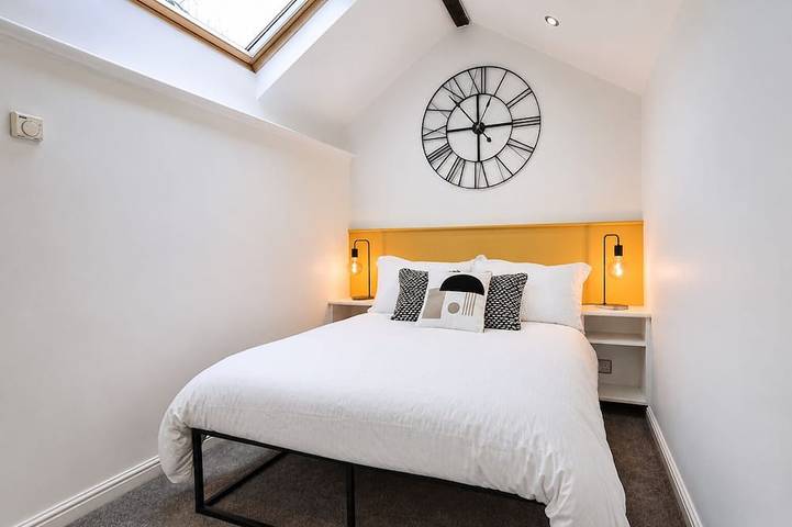Bright And Airy Cottage Close To Salisbury Centre in Salisbury, Wiltshire