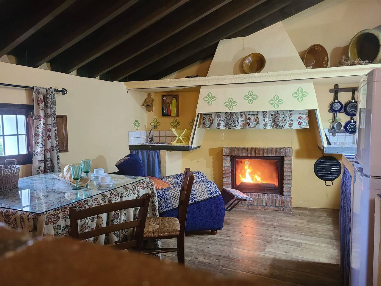 Apartamento entero, Schöne Ferienwohnung in Iznájar mit Garten, Terrasse und Grill in Fuentes de Cesna, Algarinejo