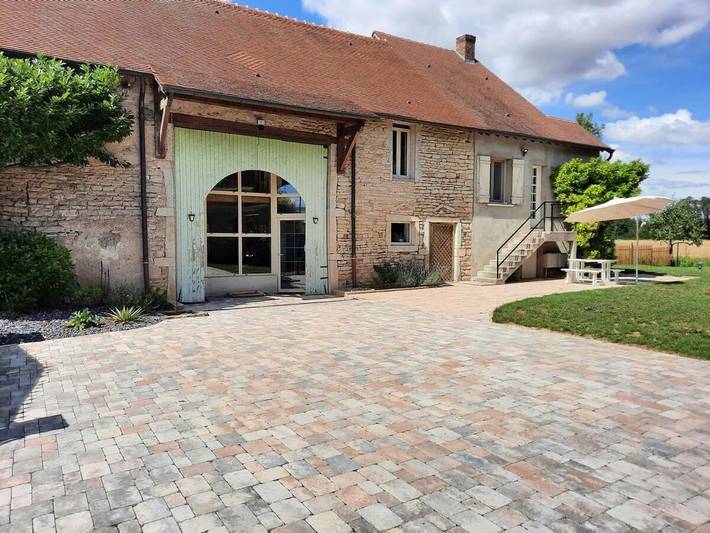 Gîte pour 6 personnes, avec jardin, animaux acceptés à Longecourt-en-Plaine