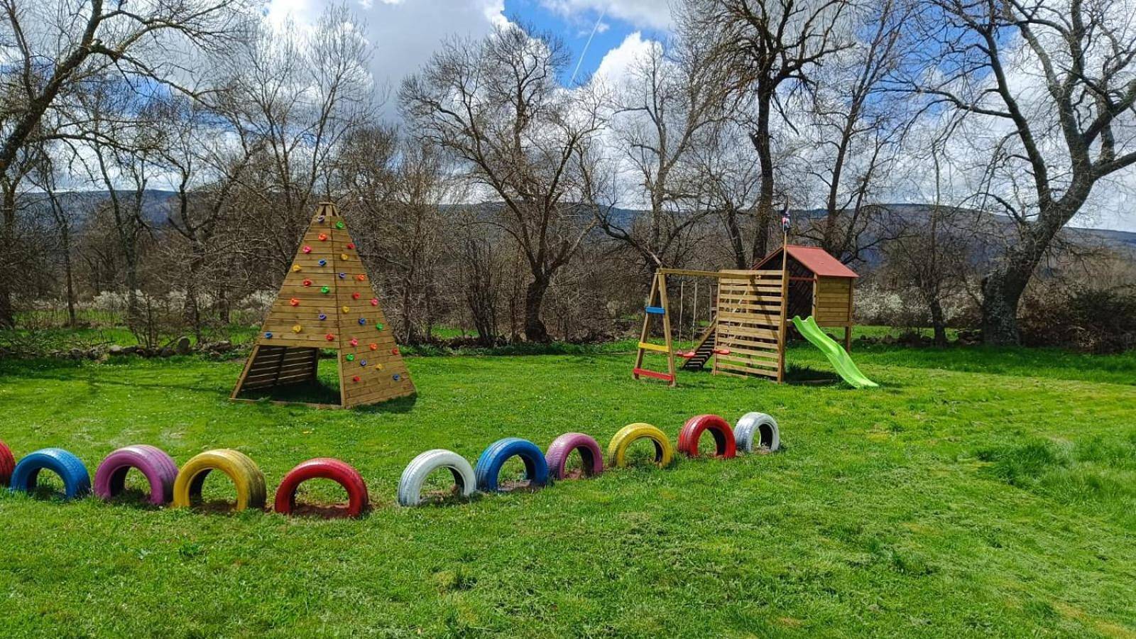Landhaus 'Villabamba 1' mit Bergblick, gemeinsamer Terrasse und Wlan in Valdeavellano de Tera, Soria Provinz