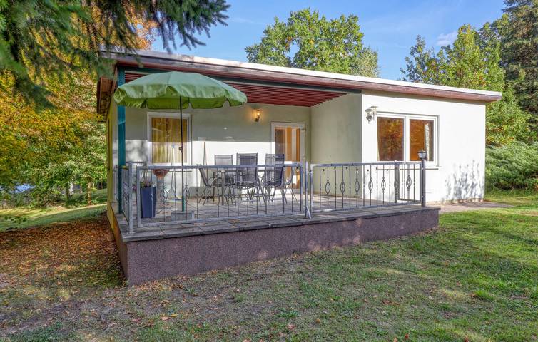 Ferienhaus für 4 Personen, mit Terrasse und Seeblick in Uckermark