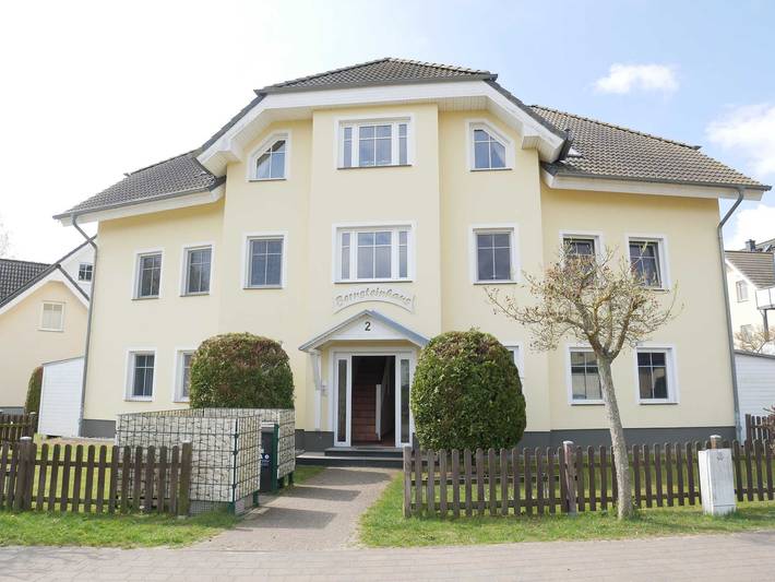 Ferienwohnung für 5 Personen, mit Balkon und Garten in Kölpinsee