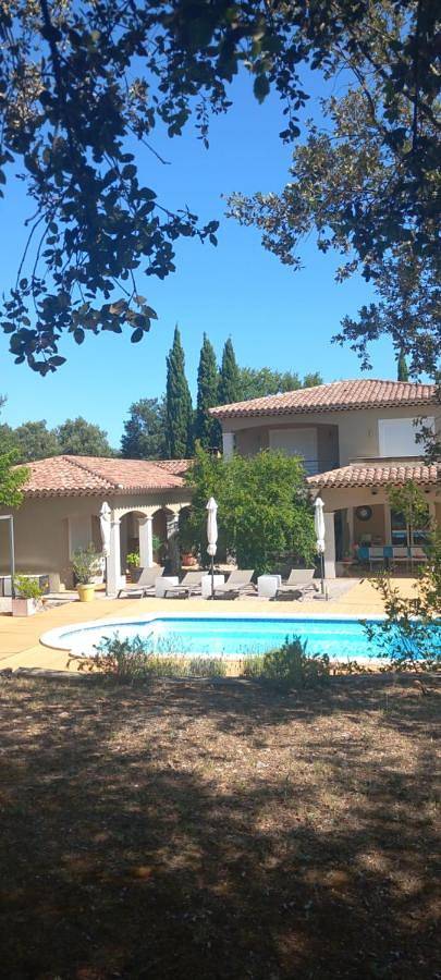 Location de vacances pour 3 personnes, avec piscine ainsi que jardin et vue à Les Arcs (Var) - 2