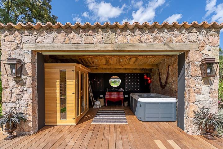 Chambre d’hôte pour 2 personnes, avec jardin et sauna ainsi que jacuzzi et piscine en Corse-du-Sud - 2