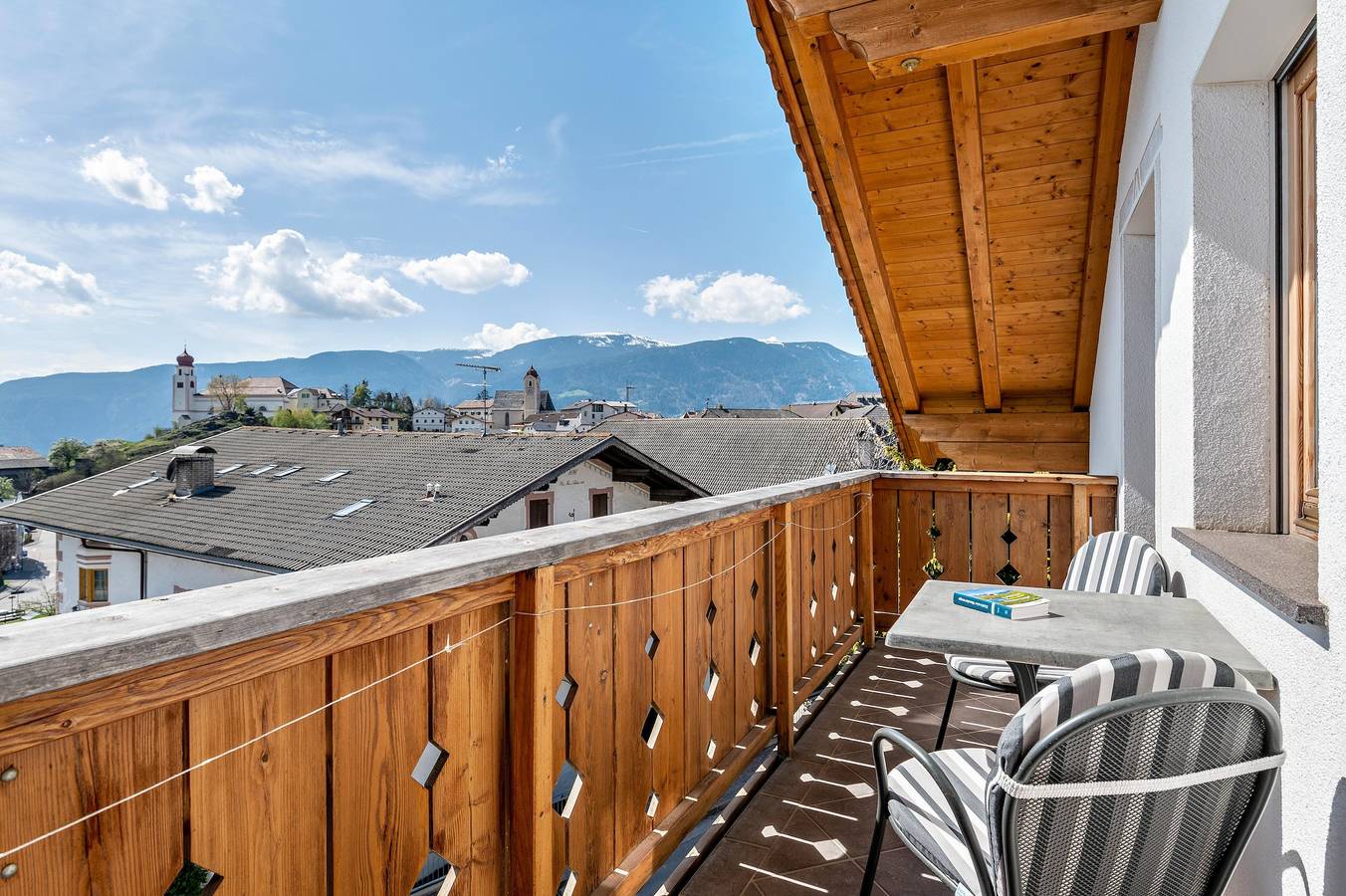 Ganze Wohnung, Ferienwohnung 'Haus Alpenblick Apt Edelweiß' mit Bergblick, Gemeinschaftsgarten und Wlan in Lajen, Dolomiti Superski