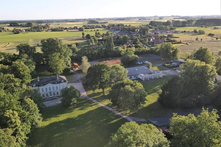 Location de vacances pour 4 personnes, avec Balcon et Terrasse ainsi que Jardin et Vue dans Cappelle-en-Pévèle