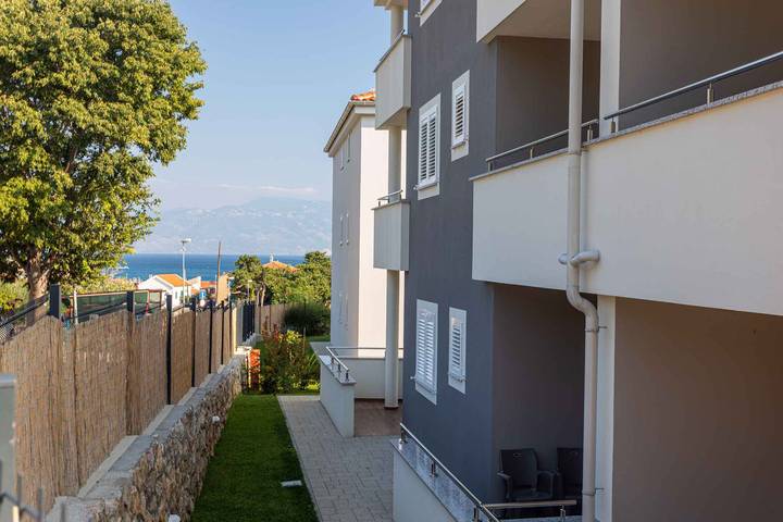 Ganze Ferienwohnung, Ferienwohnung mit Balkon und Klimaanlage in Vela plaža, Baska