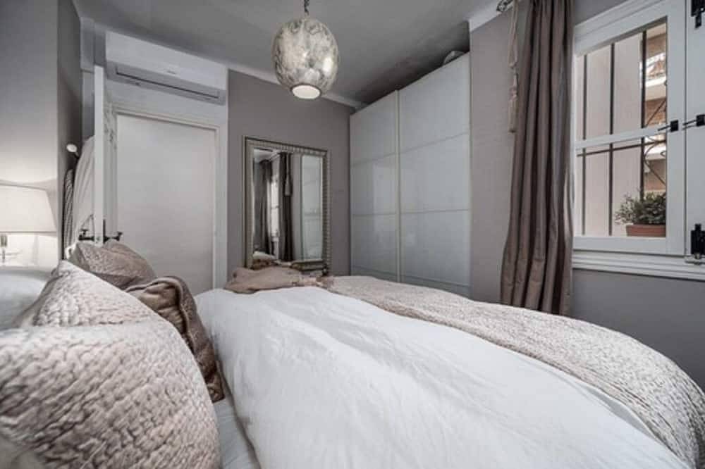 Ganze Wohnung, First-Line apartment just above Carabeillo/Burriana beach Three bedrooms in Playa Carabeíllo, Nerja