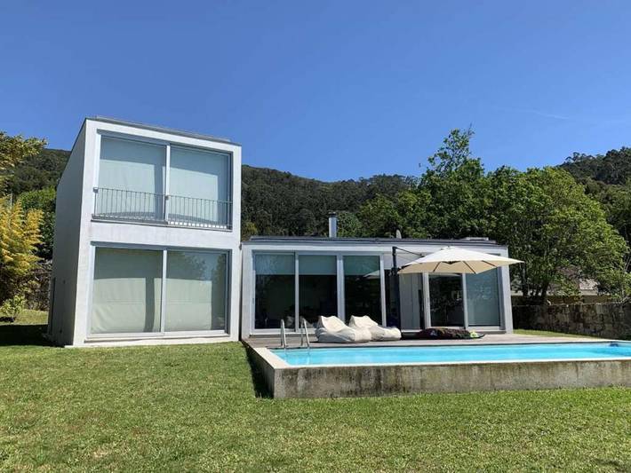 Casa rural para 6 personas, con piscina y jardín en Esteiró