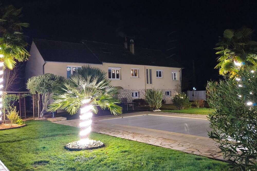 Apartamento entero, Gîte : 4 pers, 2 bedrooms, 2 bathrooms with wellness area in La Flèche, Sarthe