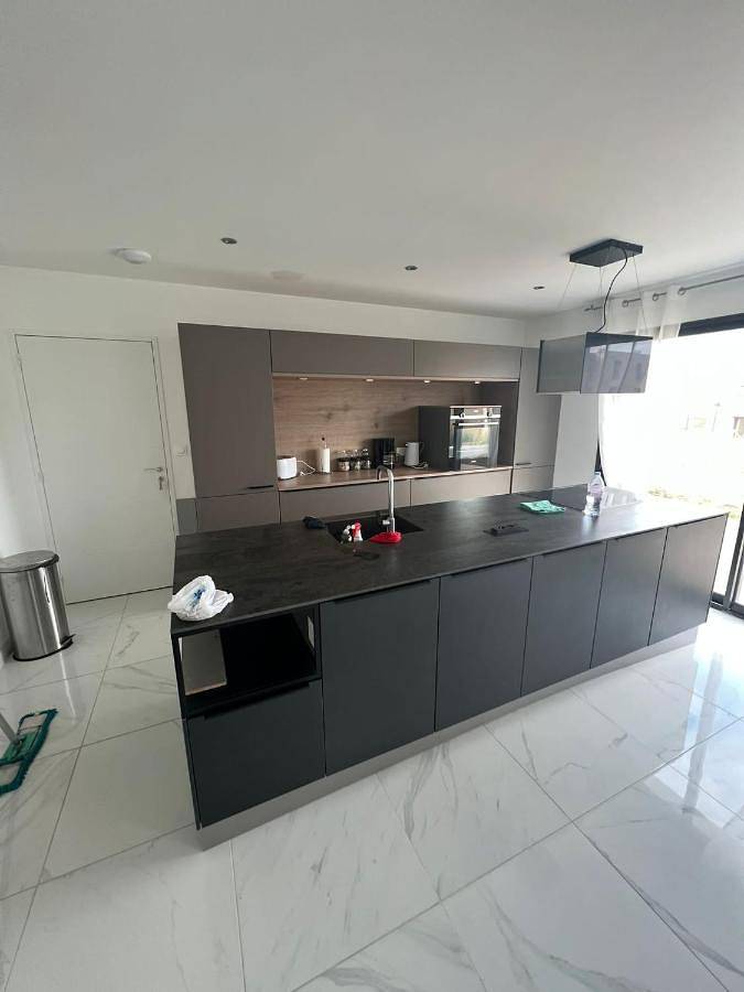 Ferienwohnung für 2 Personen, mit Balkon und Terrasse sowie Garten und Ausblick in Brest - 3