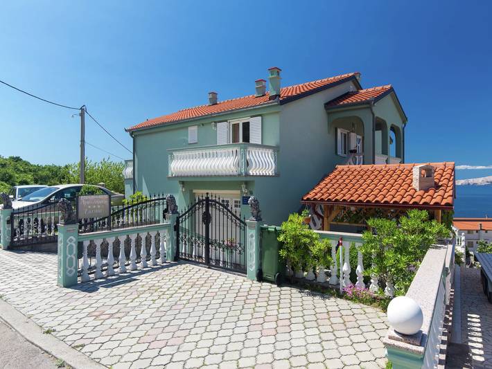 Ferienwohnung für 2 Personen, mit Pool und Terrasse sowie Garten in Senj