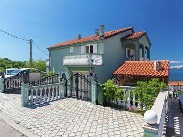 Ferienwohnung für 2 Personen, mit Pool und Garten sowie Terrasse in Senj