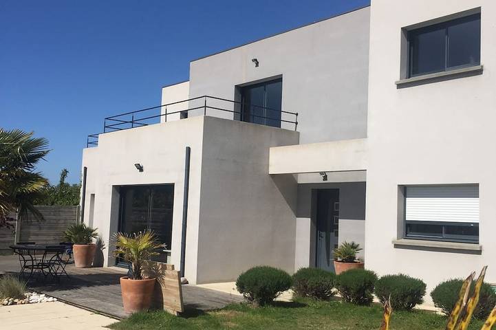 Location de vacances pour 8 personnes, avec balcon et jardin dans Yquelon