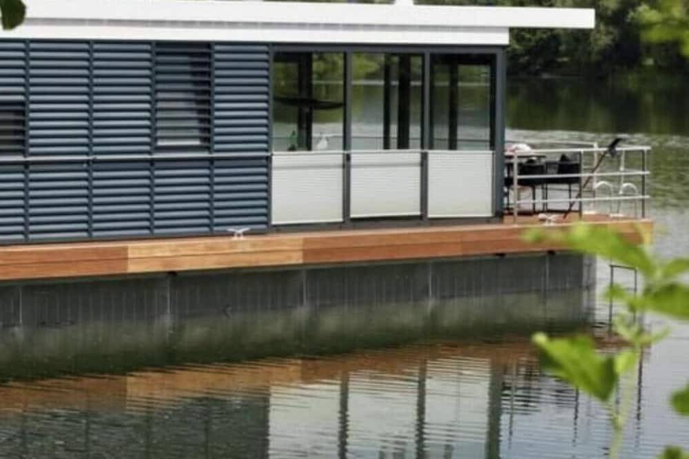 Floatinghouse Black Pearl: Seeblick, Terrasse & Kamin in Höxter in Höxter, Kreis Höxter