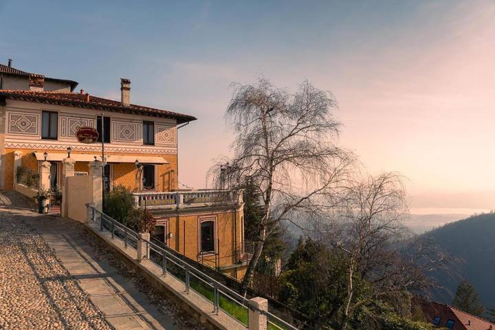 Hotel für 2 Personen, mit Balkon und Terrasse sowie Garten und Seeblick in Varese