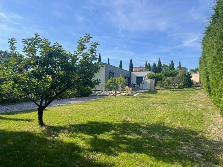 Location de vacances pour 4 personnes, avec piscine ainsi que vue et jardin à Aigremont - 3