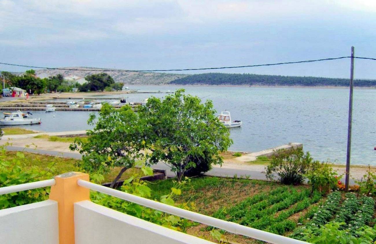 Ganze Wohnung, 2-Zimmer-Ferienwohnung mit Terrasse und Meerblick Barbat, Rab A-22053-a in Barbat na Rabu, Rab