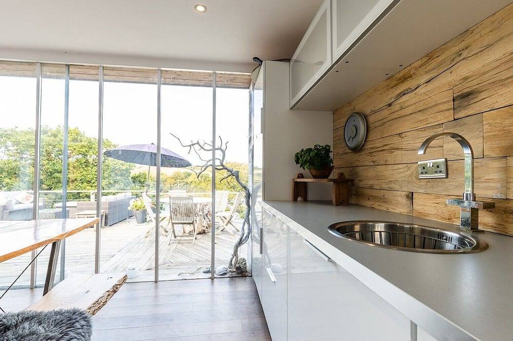 A glass-fronted riverside retreat with uninterrupted views over the Teifi in St Dogmaels, Cardigan Bay