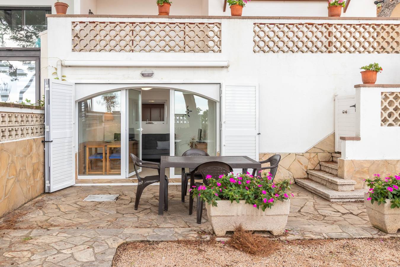 Entire apartment, Holiday Apartment "Planta Baixa" with Private Garden & Wi-Fi in Platja d'Aro, Costa Brava
