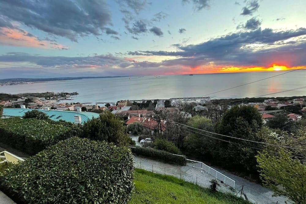 Suite matrimoniale vista mare in Trieste, Carso