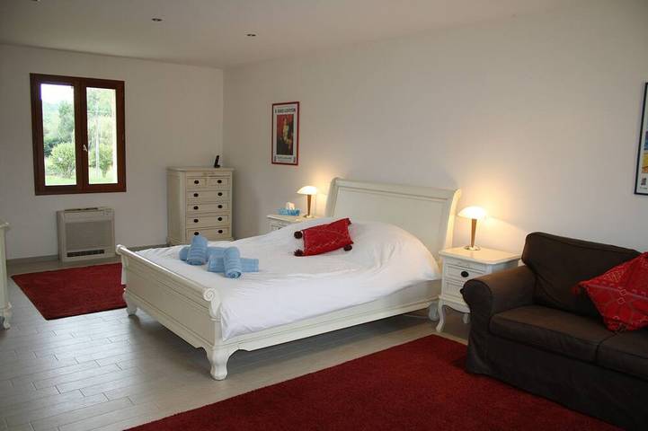 Location de vacances pour 8 personnes, avec jardin à Cénac-et-Saint-Julien - 2
