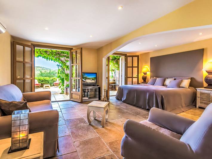 Ferienhaus für 10 Personen, mit Terrasse und Garten sowie Ausblick in Bormes-les-Mimosas - 3