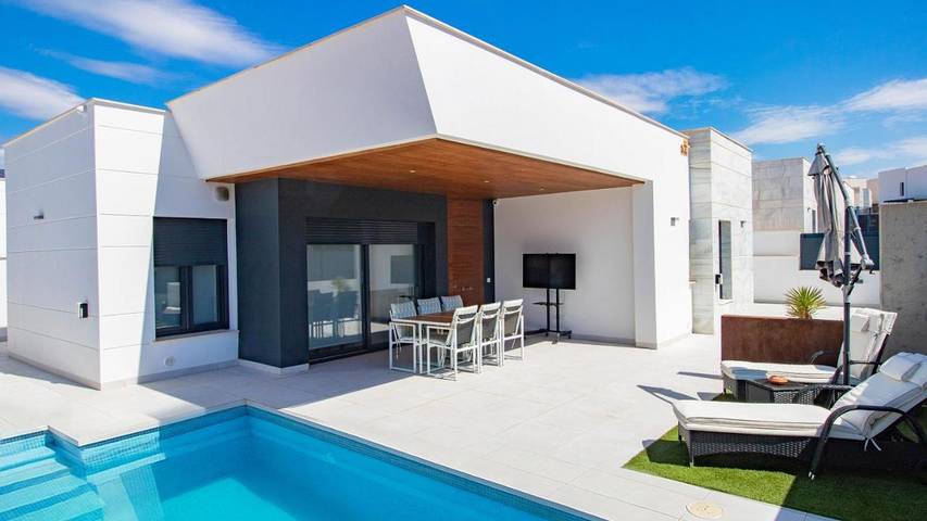 Chalet para 6 personas, con jardín además de piscina y terraza - 1