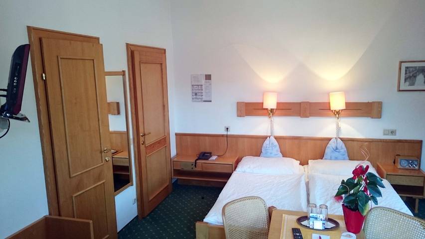 Hotel "Zum Goldenen Hirschen"   -  Kirchenwirt - Einzelzimmer in Göstling an der Ybbs, Mostviertel