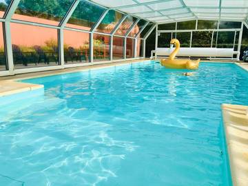 Gîte pour 2 personnes, avec piscine ainsi que vue et jardin à Le Longeron
