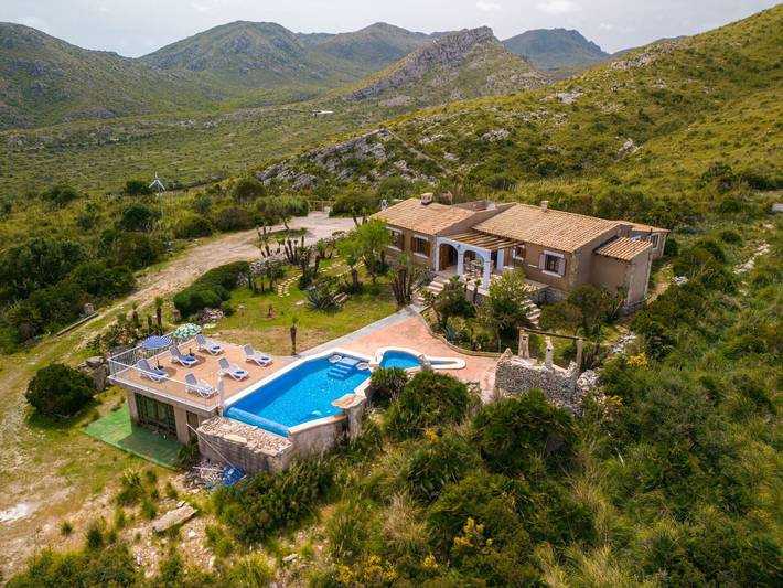 Finca mit Hund für 6 Personen, mit Garten in Artà