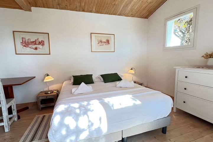 Location de vacances pour 10 personnes, avec jardin dans Plage des Gollandieres (Le Bois-Plage-en-Re) - 2