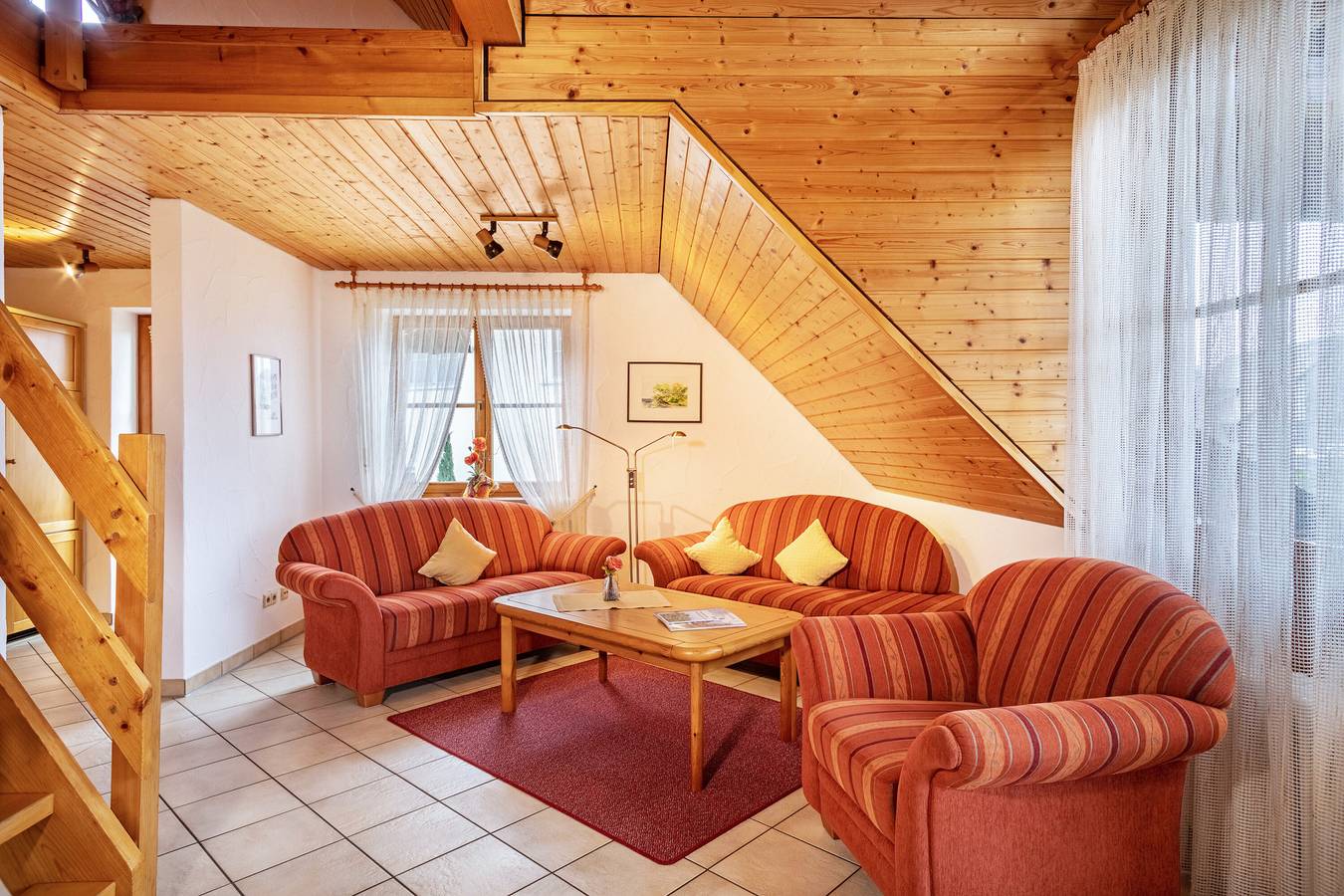 Apartamento entero, Apartamento 'Ferienwohnung 6, 100qm' con jardín compartido, balcón y Wi-Fi in Kressbronn, Distrito de Bodensee