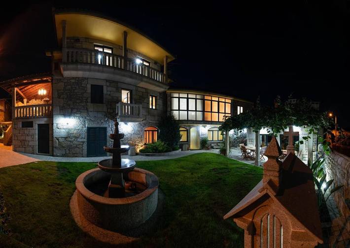 Casa de vacaciones para 6 personas, con Balcón y Terraza además de Jardín y Piscina en Ribeira Sacra - 4