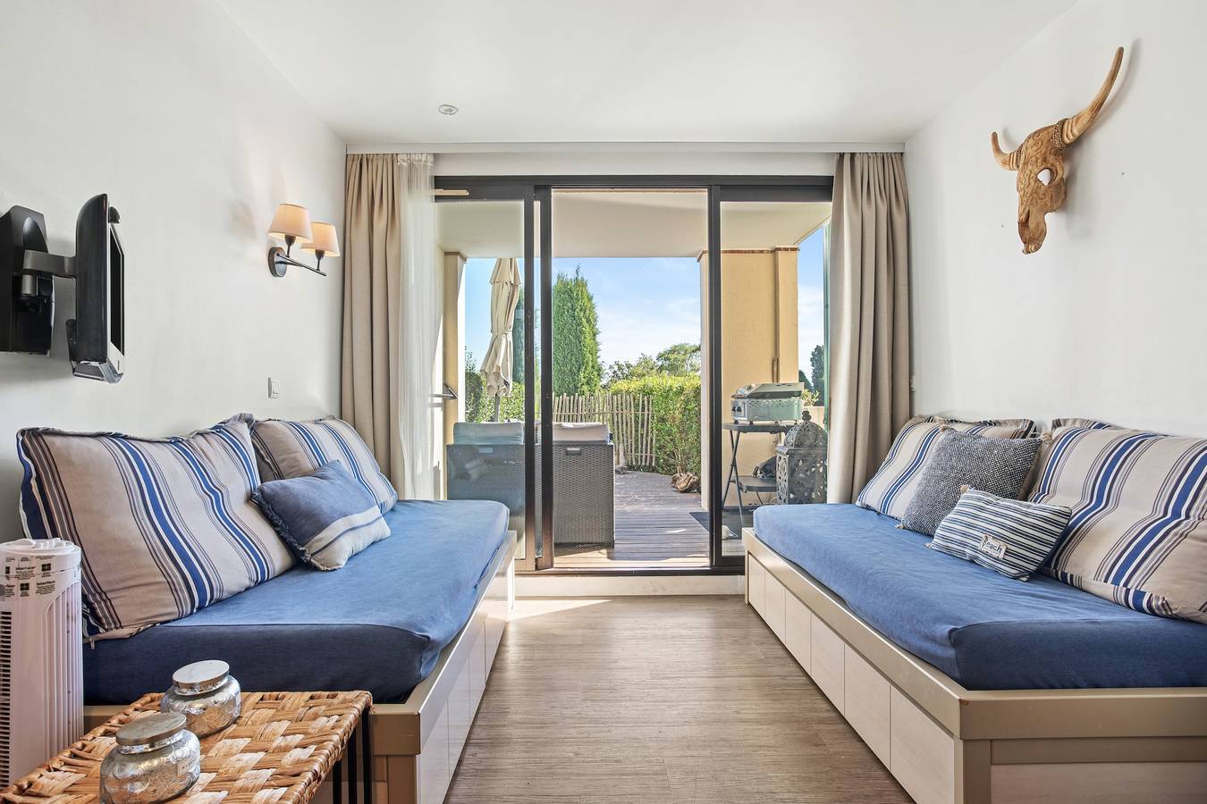 Entire apartment, Apartment 'La Boheme' with Shared Pool, Private Terrace and Shared Garden in Grimaud, Mediterranean Coast (France)