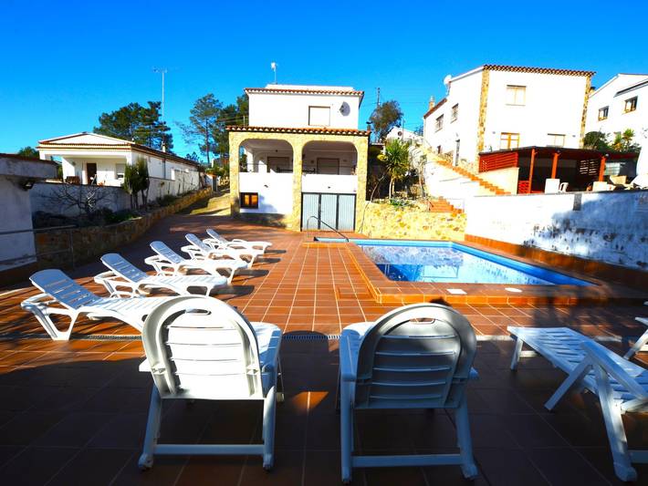 Casa de vacaciones para 12 personas, con jardín además de terraza y piscina, Se admiten mascotas - 1