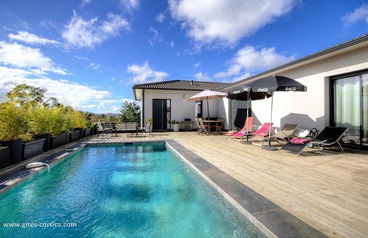 Gîte pour 4 personnes, avec Terrasse et Jardin ainsi que Piscine et Vue à Oletta