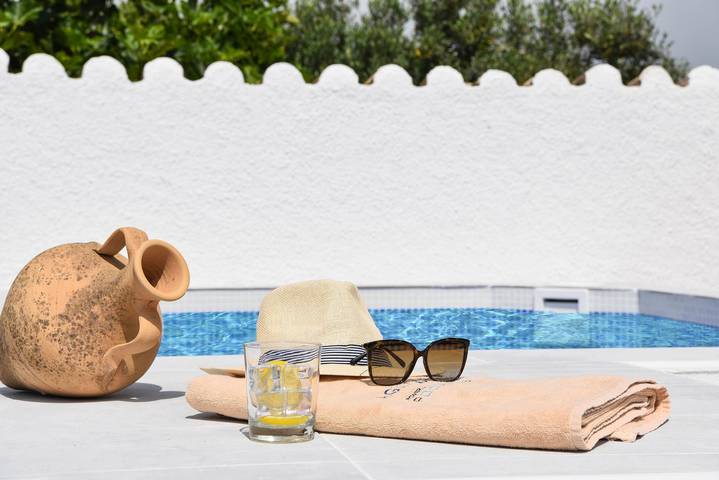 Location de vacances pour 6 personnes, avec vue sur l’océan ainsi que piscine et jardin, adapté aux familles dans Cumbre Del Sol - 2