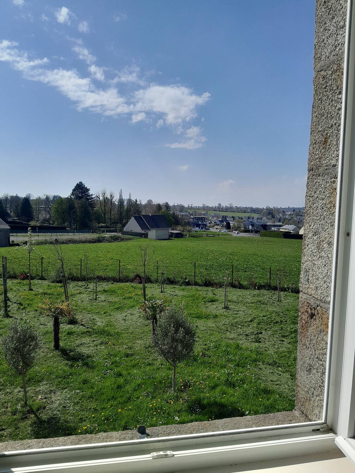 Bed and Breakfast 'Grande Chambre Lumineuse' con jardín privado y Wi-Fi in Sainte-Cécile (Manche), Côte de la Déroute