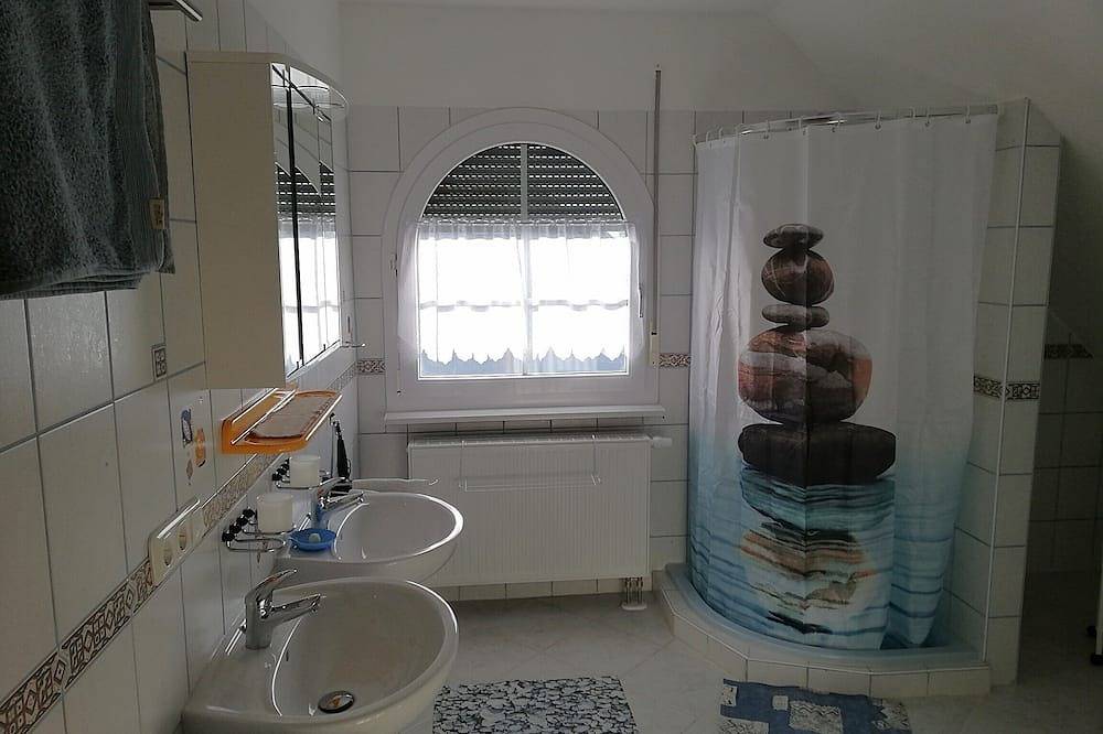 Ganze Wohnung, Gemütliche Ferienwohnung mit Weitblick ins Grüne für 1 - 2 Personen. Naturnah! in Naila, Landkreis Hof