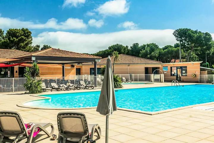 Chalet pour 6 personnes, avec terrasse et piscine à Martigues