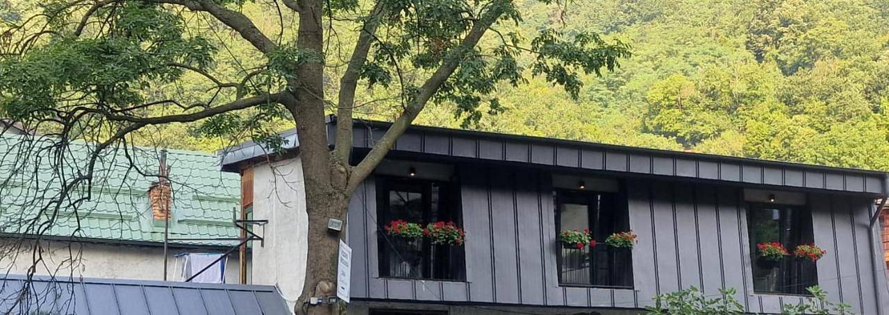 Maison d’hôte pour 2 personnes, avec piscine ainsi que vue et jardin