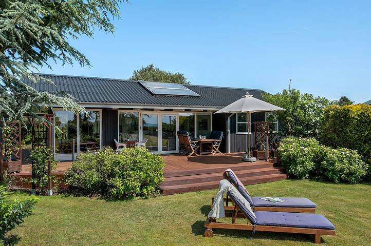 Ferieudlejning for 7 personer, med Jacuzzi og Terrasse samt Have i Fåborg