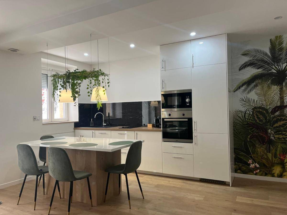 Appartement entier, Appartement Luxe Jaune in Saint-Étienne, Parc Naturel Régional du Pilat