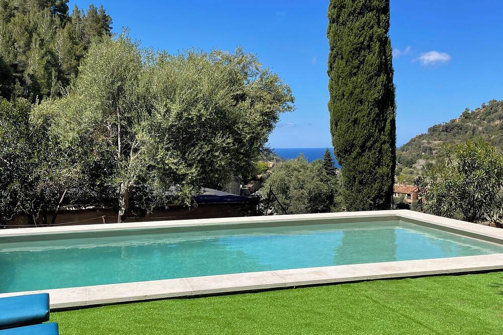 Stunning 4 bedroom villa in Deia, with heated salt pool large garden & sea view in es Clot, Deyá